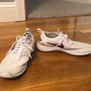 Women’s Nike’s Size6